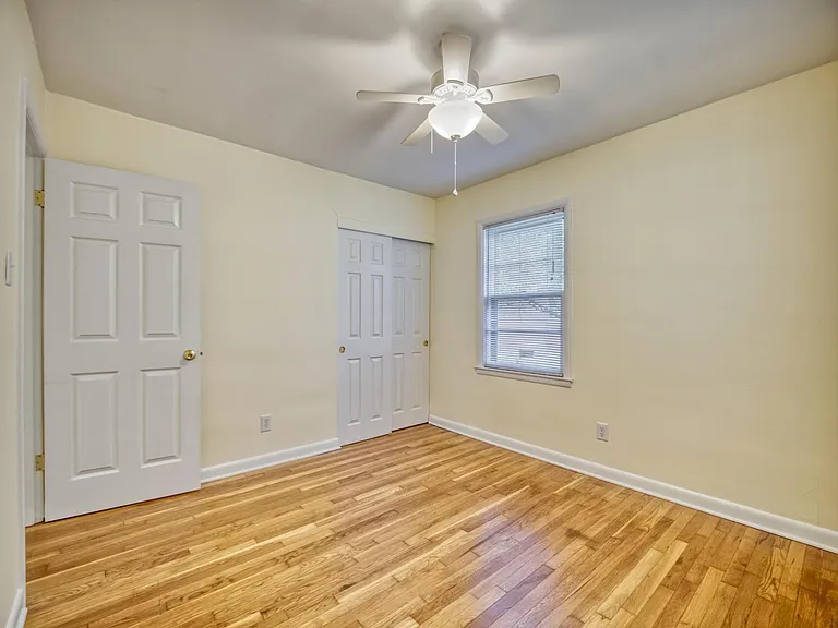 160 E Lowry Ln — Photo 16