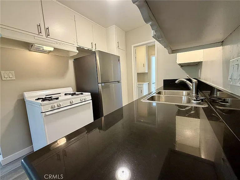 2309 Cedar Ave — Photo 5