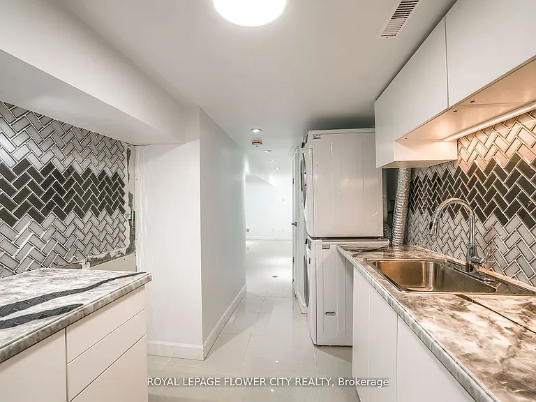 12 Gondola Cres #BASEMENT — Photo 7