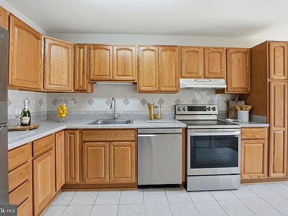 4th image of 9019 Sandalwood Dr #D