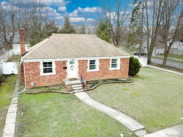9663 Cavell St, Livonia, MI 48150