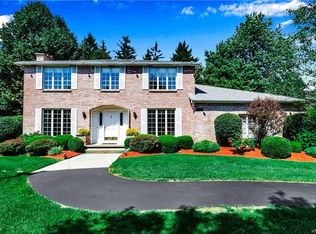 8060 Old Post Rd W, East Amherst, NY 14051