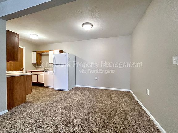 4th image of 587 W Randall St APT 101
