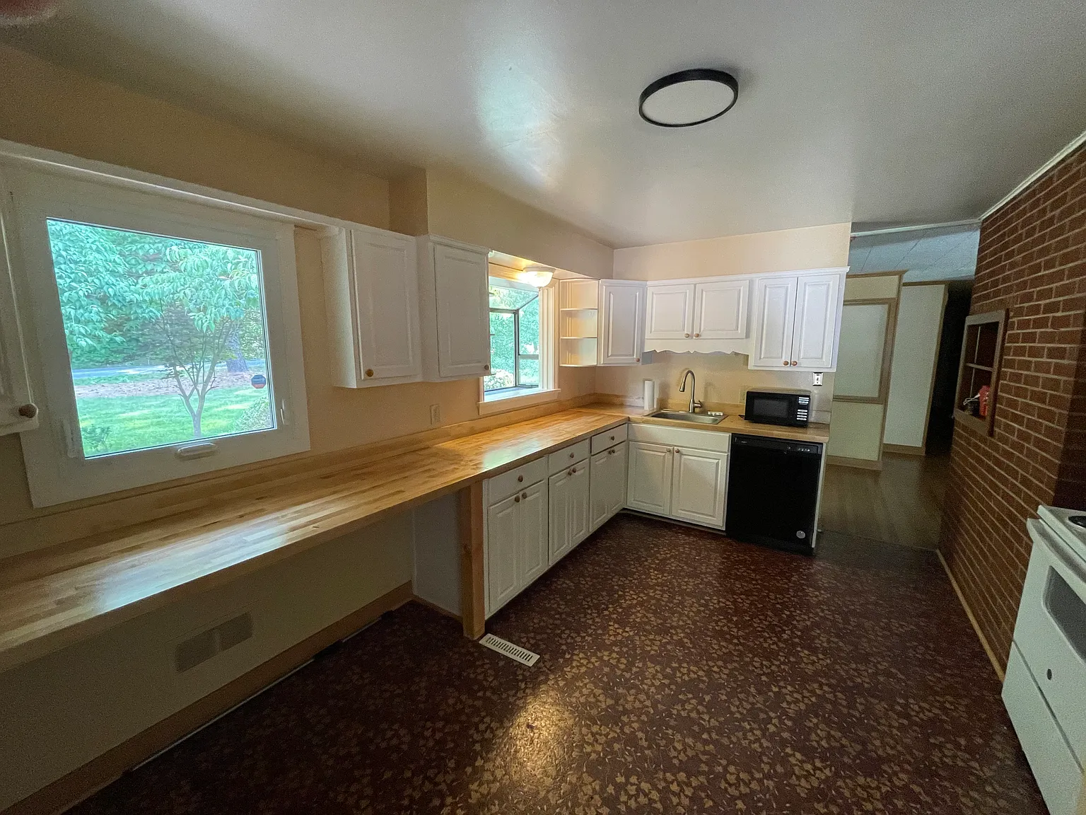 5 bed, 2.5 bath, 2792 sqft, $850 — Photo 4