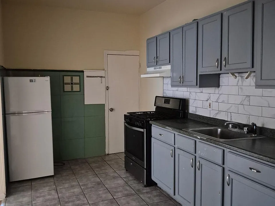 1245 Empire Ave #1