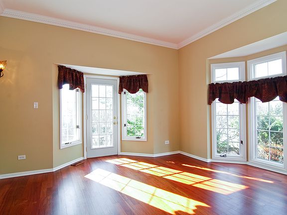 2nd image of 2900 Cambridge Ln