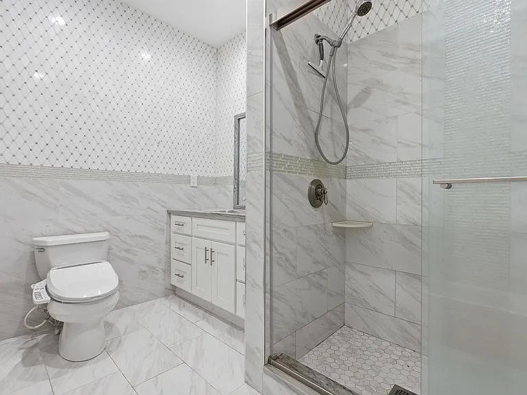 27-29 Lyon St #3 — Photo 7