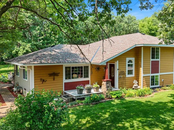 19322 Linnet St NW, Oak Grove, MN 55011