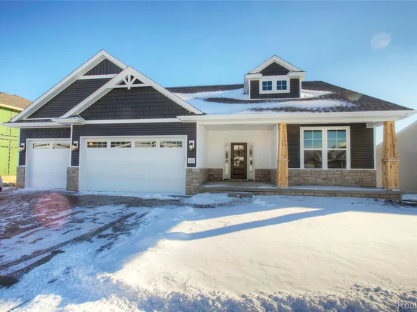 620 Birkdale Ln, Howell, MI 48843