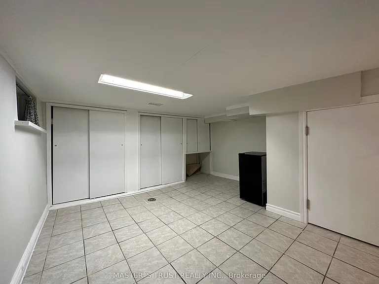 151 Dynevor Rd #LOWER — Photo 4