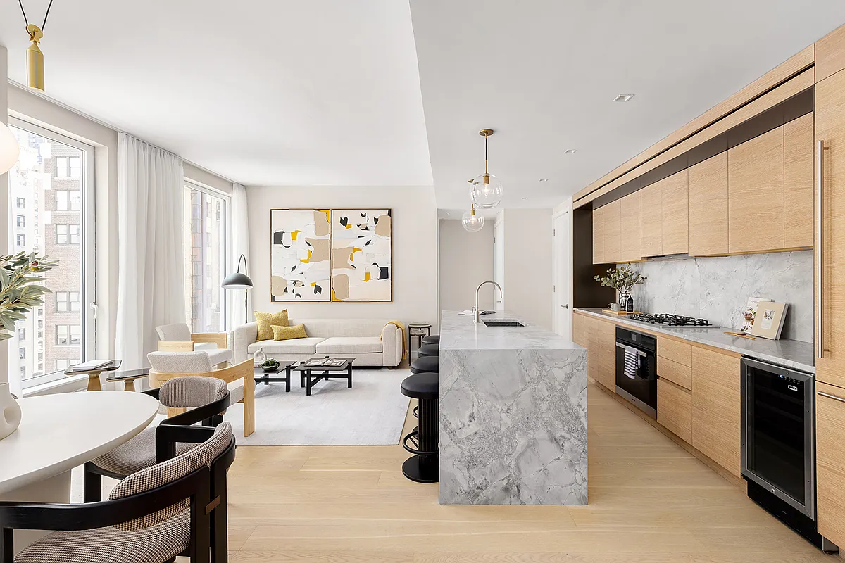 215 West 28th St Unit 17B  