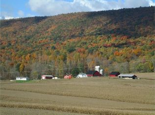 242 Caribbean Rd, Everett, PA 15537