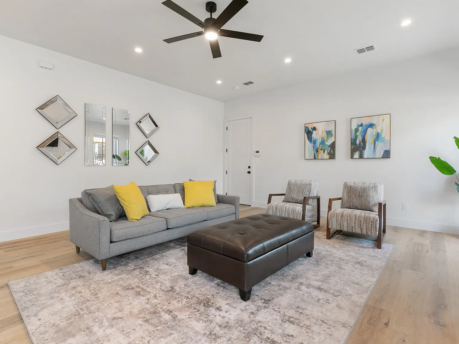 3 bed, 2054 sqft, $3,600 — Photo 2