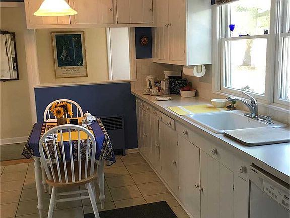 2nd image of 5 Barbara Ct