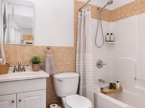 4th image of 316 W 51st St APT 2R