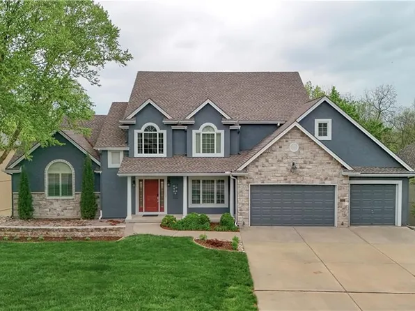 10505 NW River Hills Dr, Parkville, MO 64152