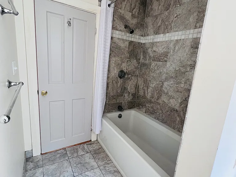 152 Main St — Photo 5