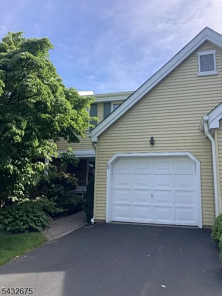 3 bed, 2.5 bath, $4,700 — Photo 2