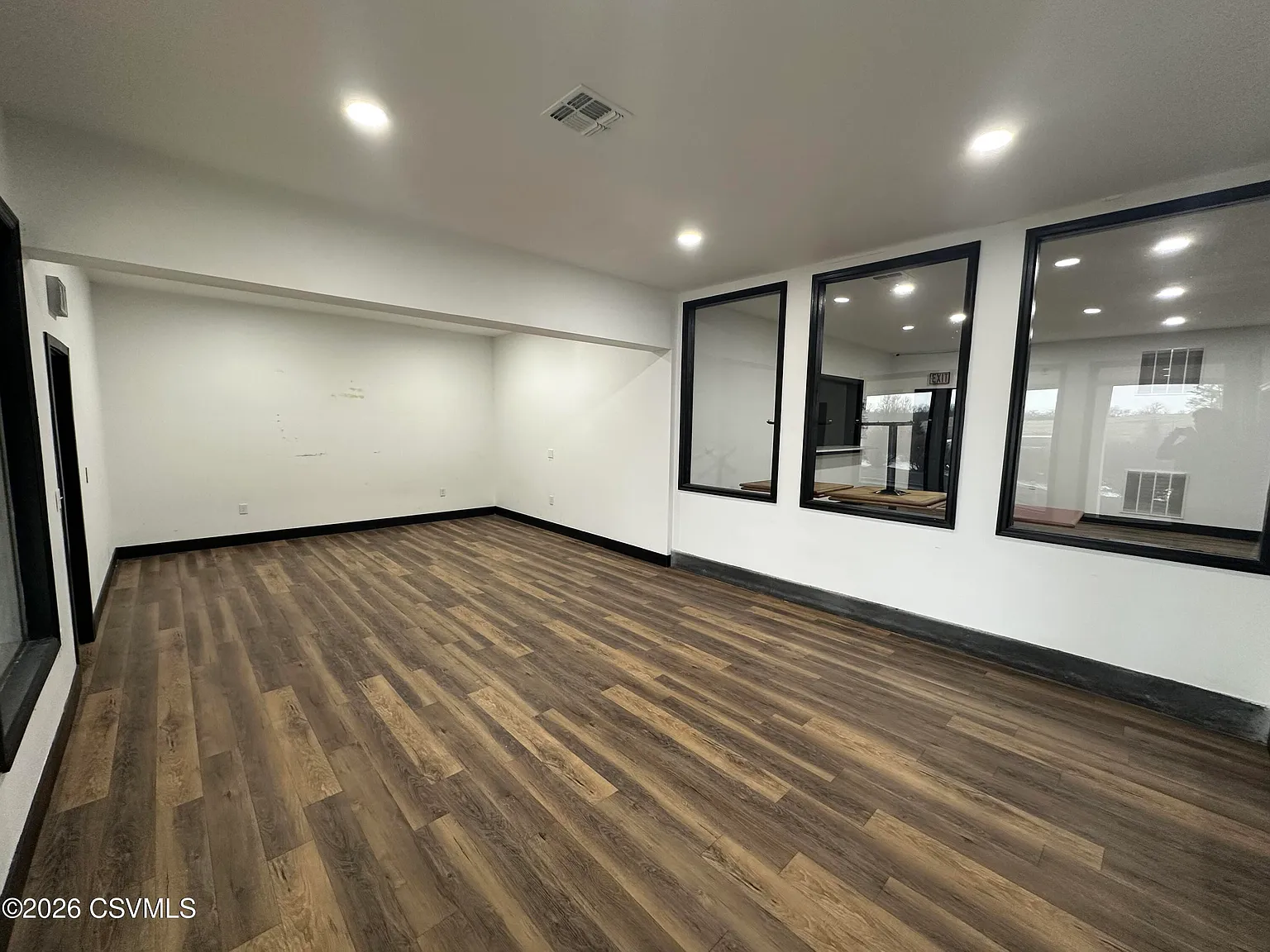 Studio, 1900 sqft, $2,500 — Photo 3