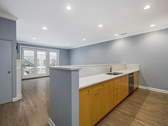 2nd image of 2451 N Clybourn Ave APT 4