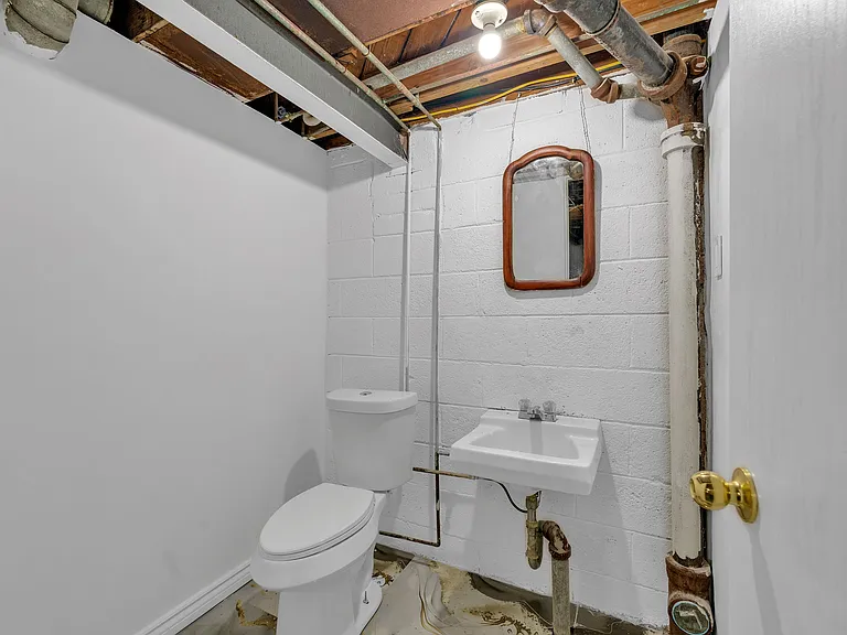 3837 Katherine St — Photo 23