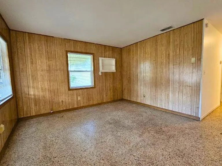 1216 E Myrtle St — Photo 12