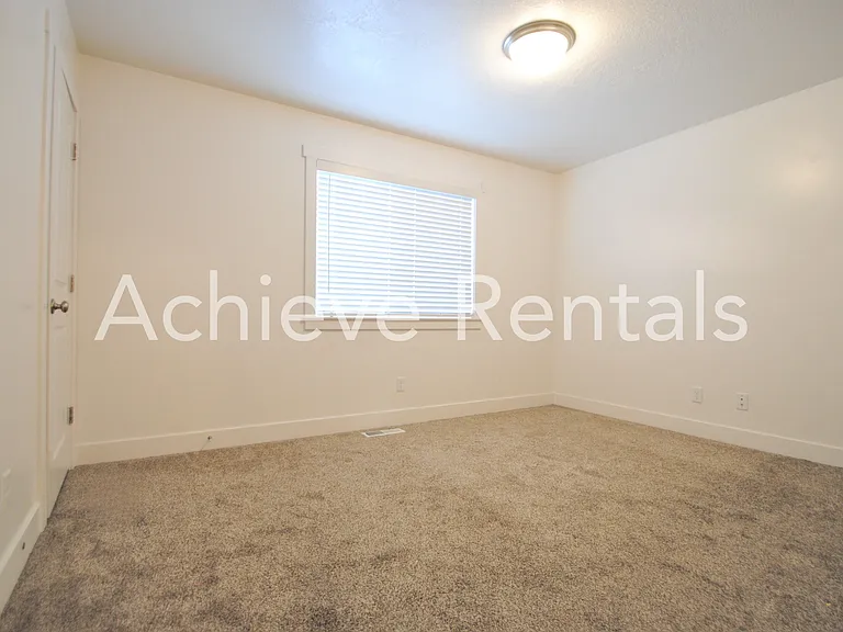 482 N 2650 W #9 — Photo 9