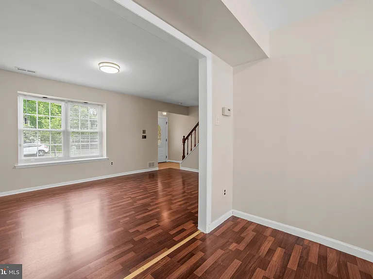 109 Stratton Ln — Photo 7
