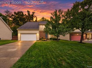 2752 W Amberly Blvd, Howell, MI 48843
