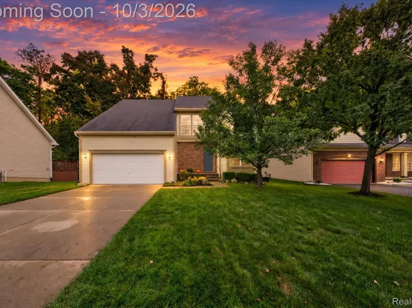 2752 W Amberly Blvd, Howell, MI 48843