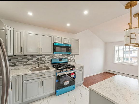 4th image of 115-19 Marsden St #2