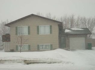 36 Eckleson Rd, Bismarck, ND 58504