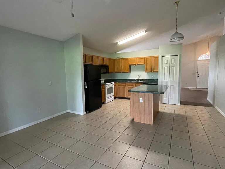 13634 Meadowpark Ave — Photo 9