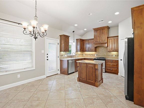 5th image of 8209 Raintree Dr