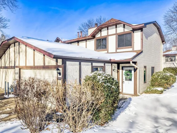 8787 Maplebrook Pkwy N, Brooklyn Park, MN 55445