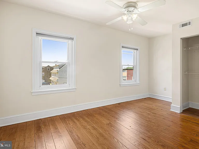 146 W 1st Ave — Photo 3
