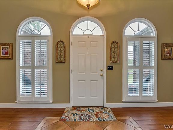 2nd image of 8751 Ashford Cir