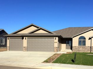 1337 Lincoln St, Dickinson, ND 58601