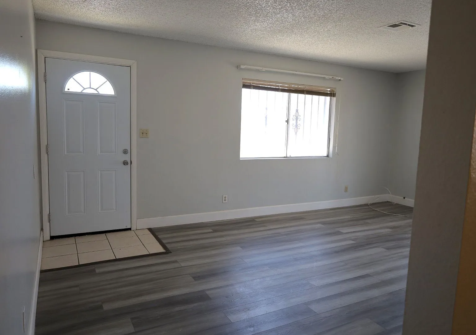 E. Cartier Ave 1309 — Photo 4