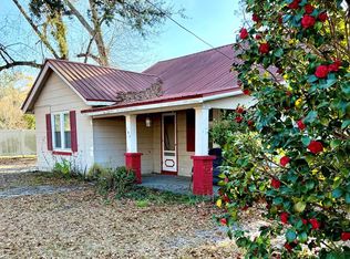 198 Holmesville Ave, Baxley, GA 31513