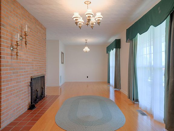 5th image of 5921 Jewell Ave