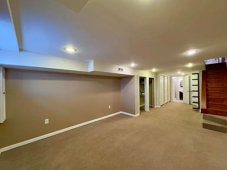 415 S Bouldin St — Photo 5