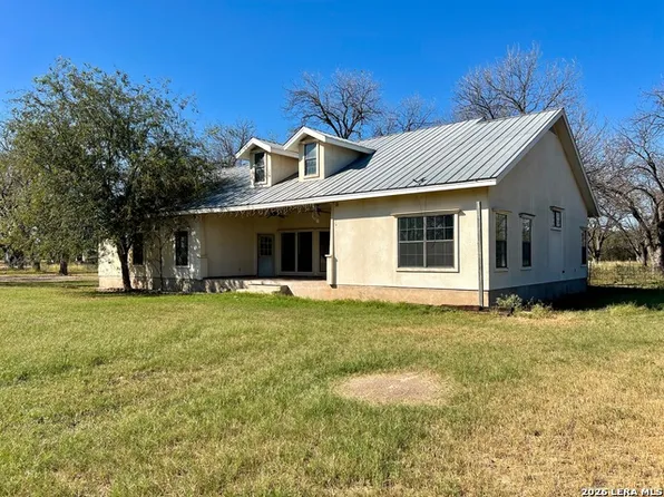 468 Weyrich Farms Rd, Eagle Pass, TX 78852