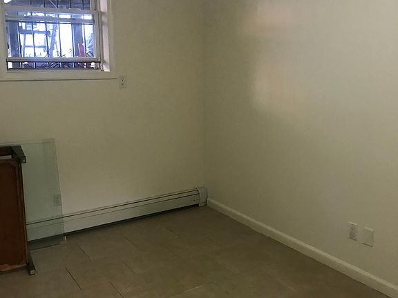 4th image of 2565 Parsons Blvd #1