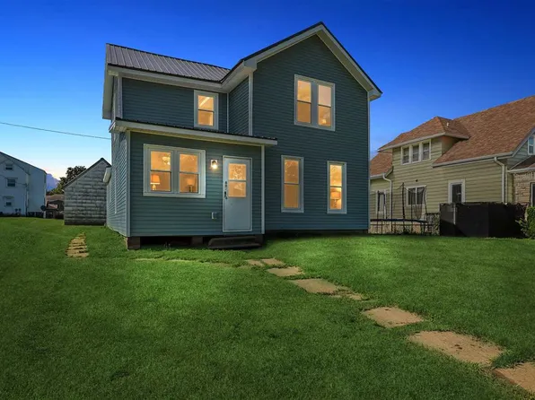 807 4th St, Victor, IA 52347