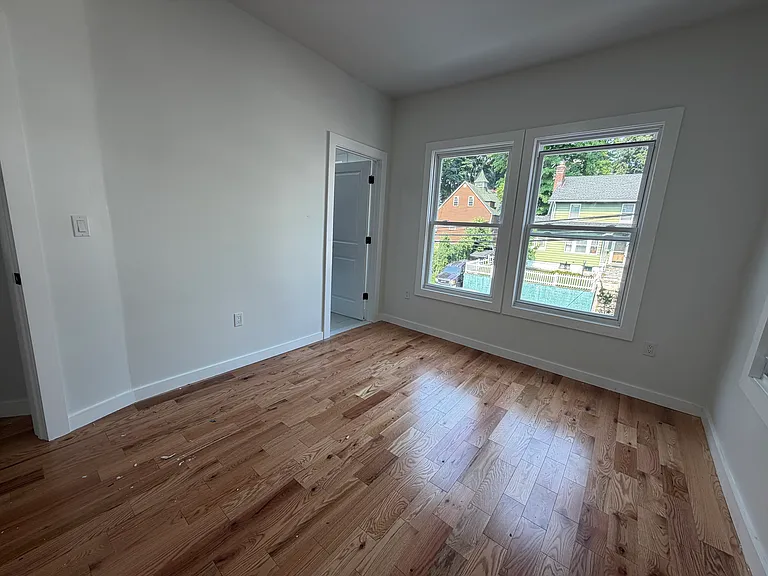 183 Woodside Ave #2F — Photo 6