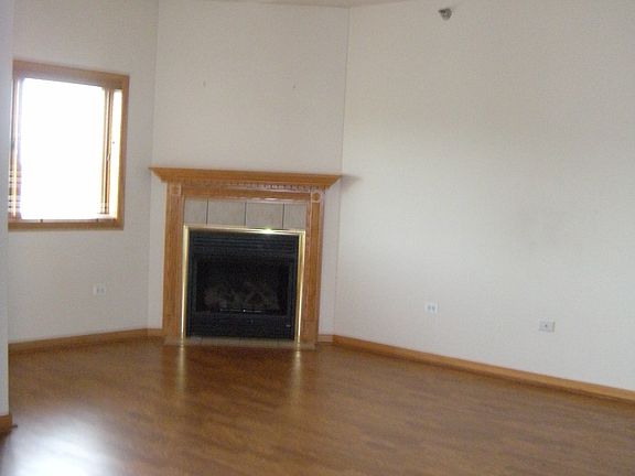 2nd image of 4401 Pershing Ave Unit 3S
