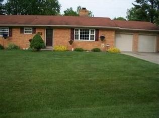 1062 Trianon Dr, Xenia, OH 45385