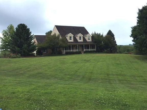 3rd image of 44 Kathleen Ct