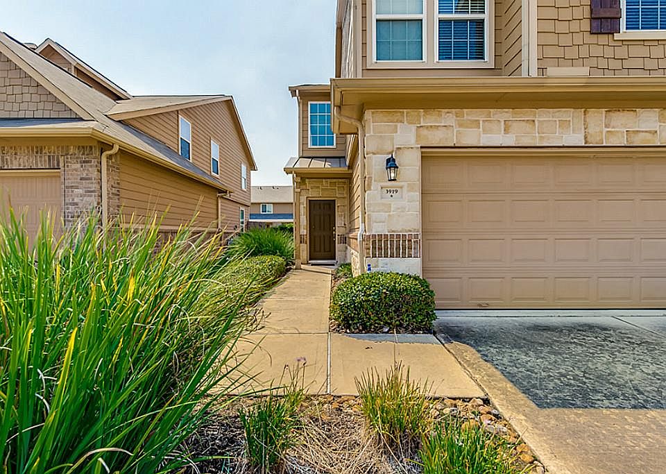 1st image of 3919 Calgary Cir